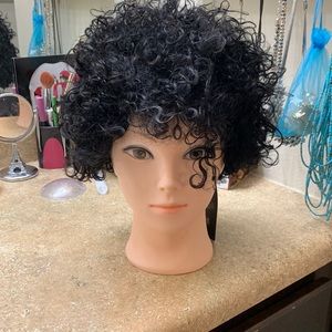 Curly black wig